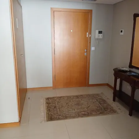 Ellierose Daire Ponta Delgada