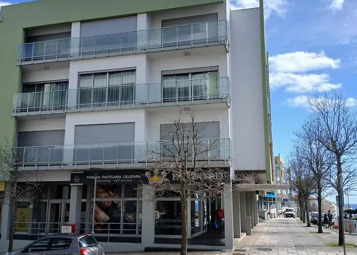 Ellierose Ponta Delgada